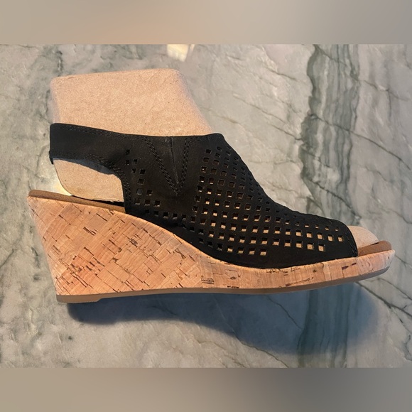 Rockport Briah Black Leather Perforated Cork Wedge Sandals Size 5 - Picture 4 of 8